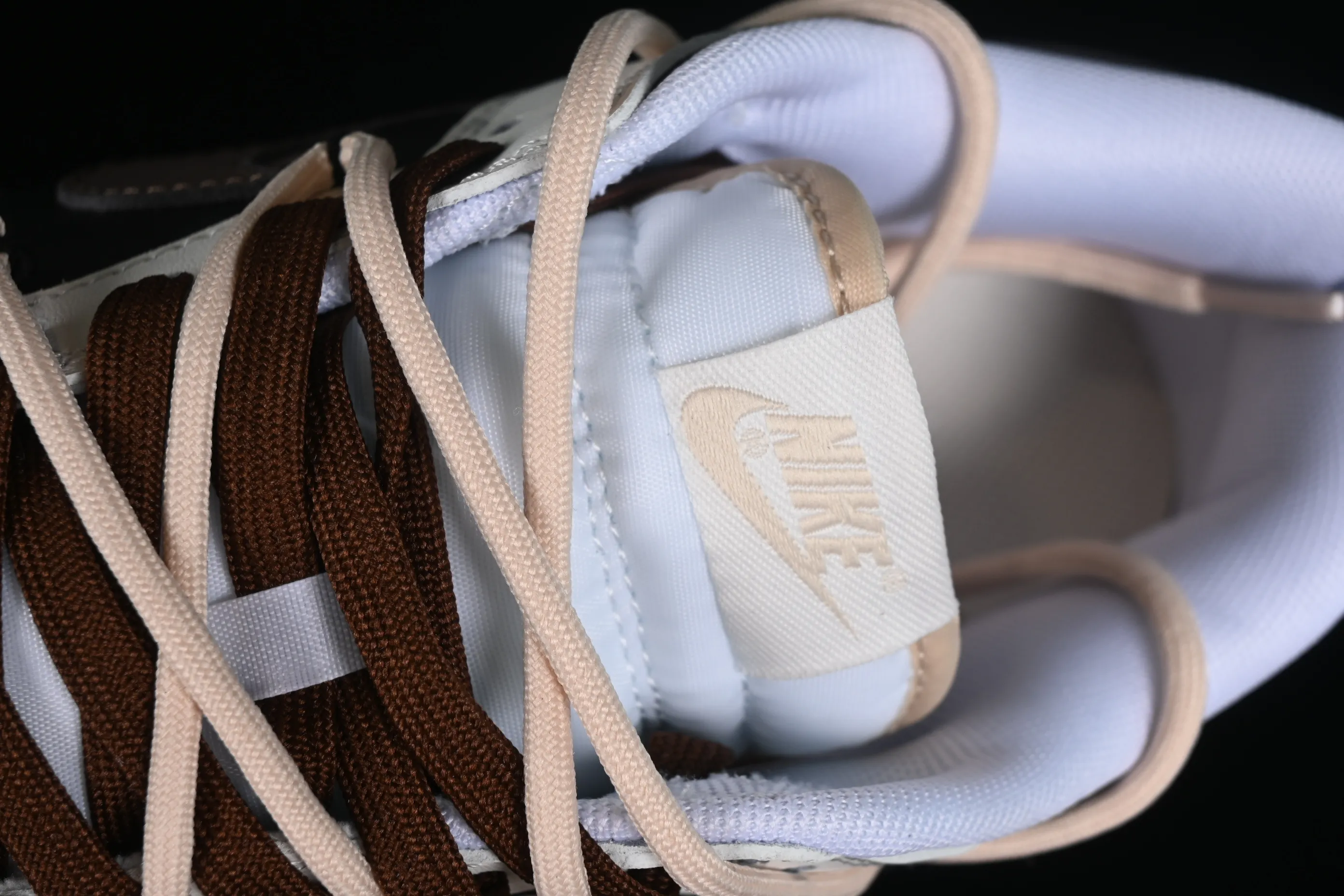 All categories Nk SB Dunk series Nk SB Dunk Low low-top sneakers Nk Dunk Low chestnut letters high street black and brown deconstruction SB strap low-top casual sneakers DV0831-003